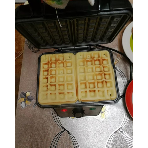 Вафельница Kitfort KT-1620 серебристый/черный